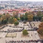 Vysoká účasť sprevádza predčasné parlamentné voľby