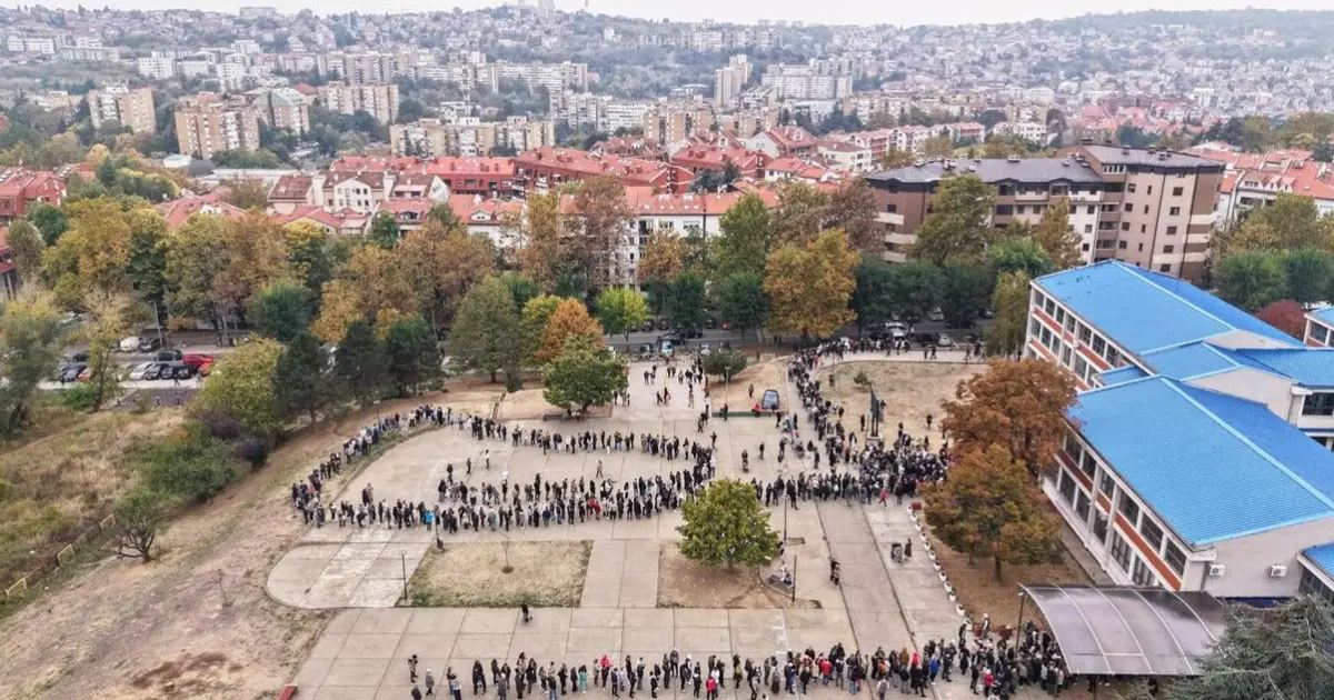 Vysoká účasť sprevádza predčasné parlamentné voľby