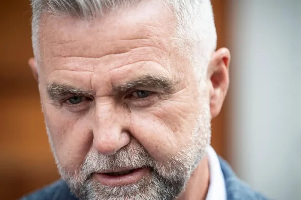 Zákaz TikToku pre deti: Čo s radikálmi v politike?