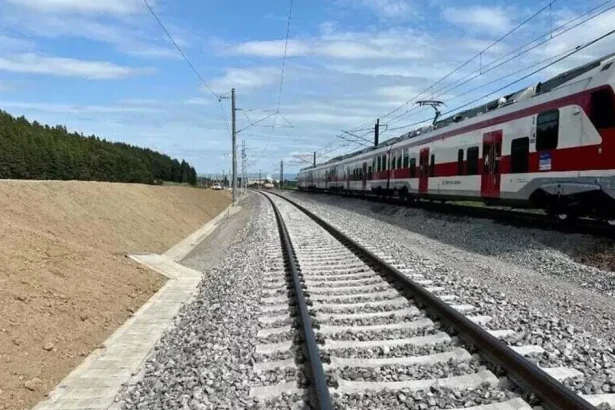 Železničiari: tlak sa vyplatil, hrozba štrajku ostáva