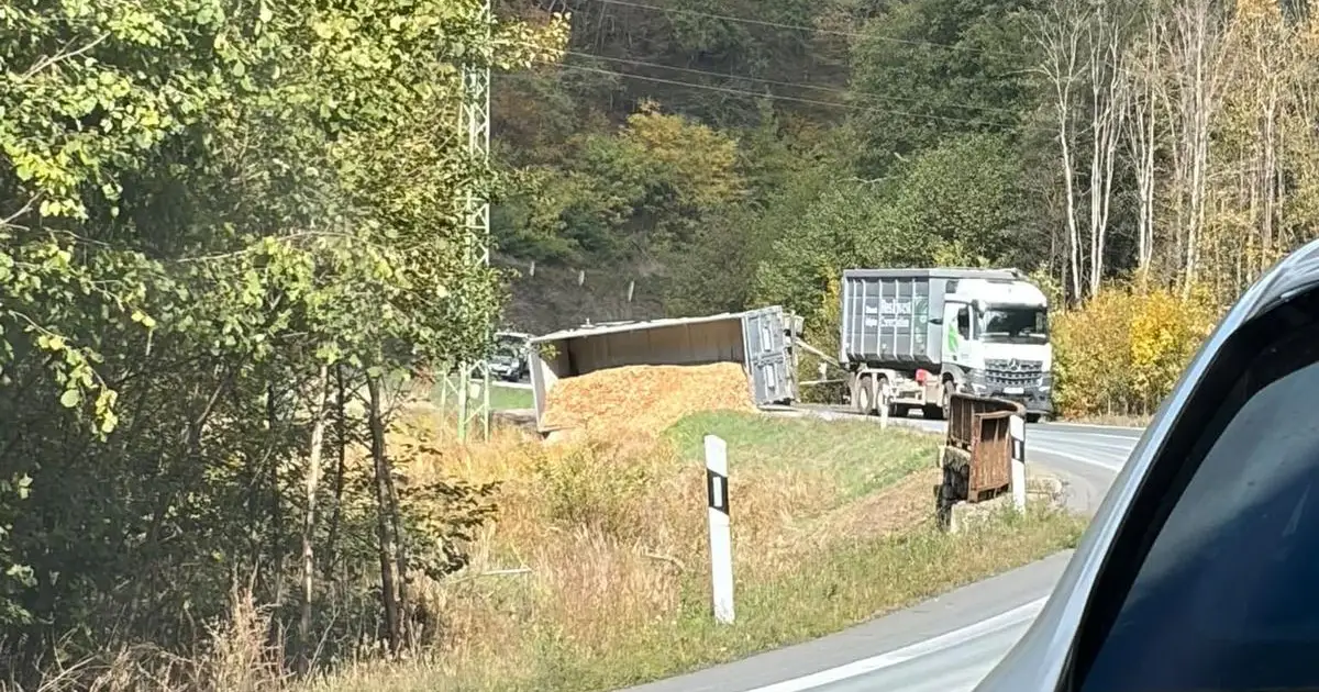Zvolen: kamión zablokoval cestu, ďalšia nehoda